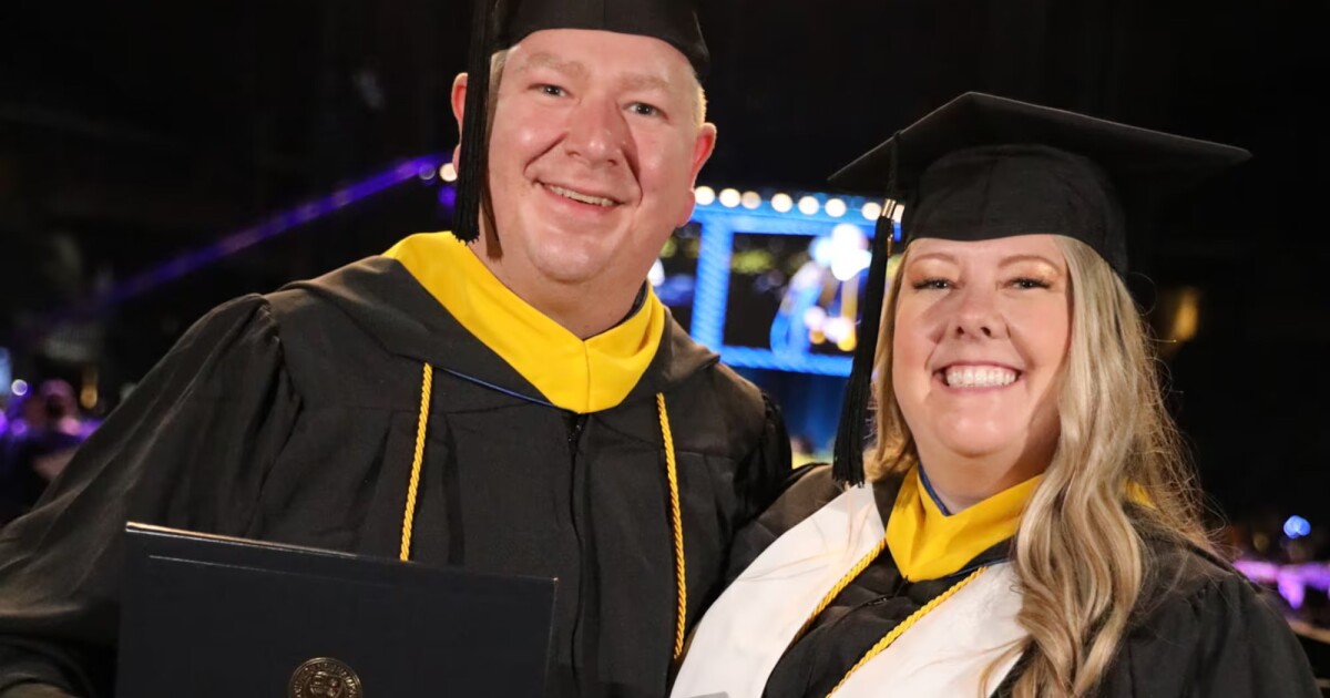 Warren County couple graduate with bachelors degrees on same day [Video]