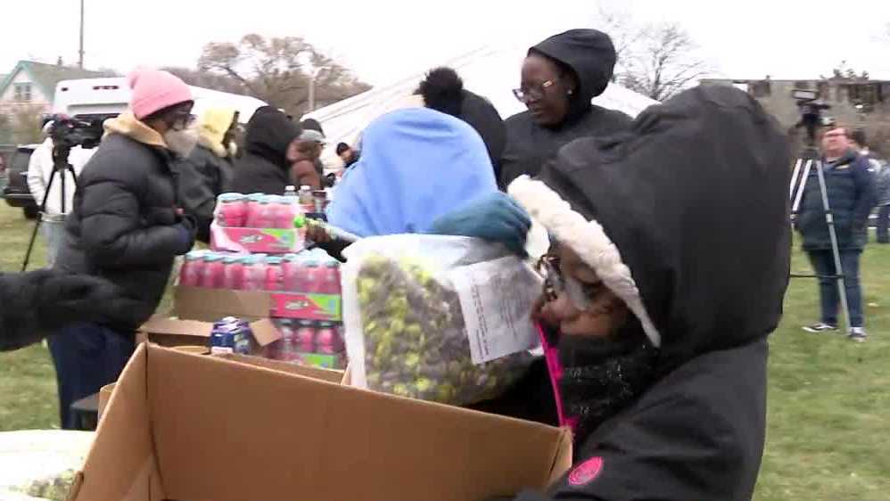 Warm meals and warm clothes: Milwaukee’s Community Thanksgiving Day Feast [Video]