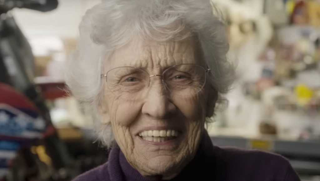 Female racing pioneer ‘Motorcycle Mary’ McGee dies at 87 [Video]