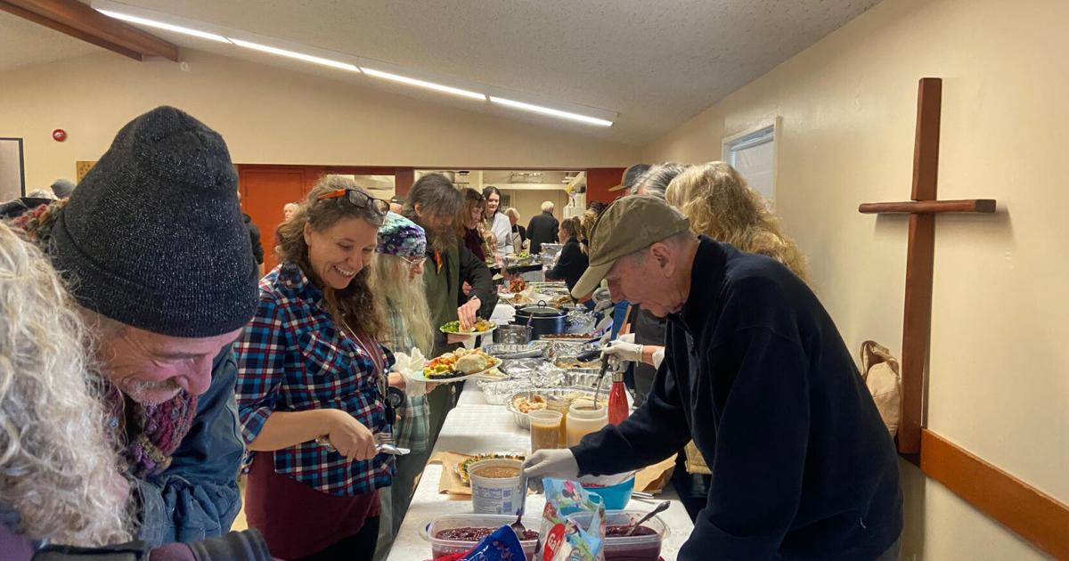 Community Thanksgiving meal unites Ashland residents after shelter search | Top Stories [Video]