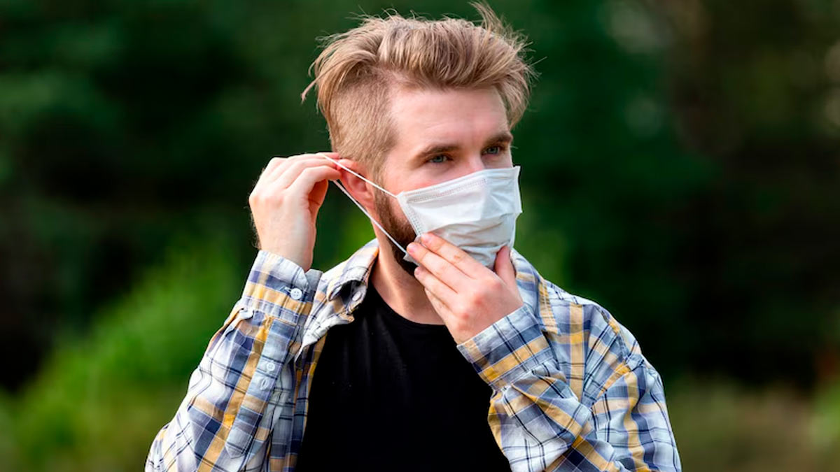 Breathing Behind the Mask: Is Carbon Dioxide Inhalation A Risk?<!-- --> [Video]