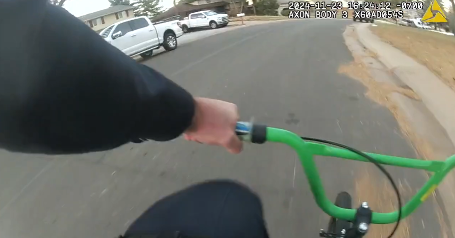 Lone Tree officer catches suspect on children’s bike | Crime & Justice [Video]