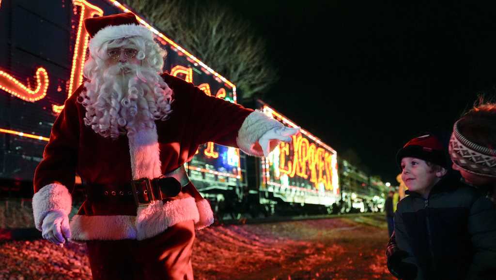 Santa Train brings 82 years of holiday joy to Appalachia [Video]