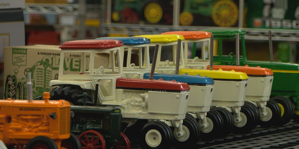 Bloomington hosts annual farm toy show [Video]