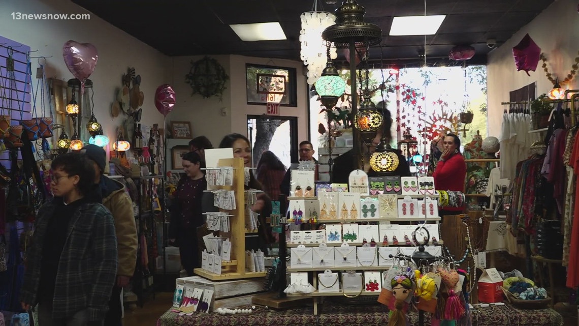 Small businesses celebrate Small Business Saturday [Video]