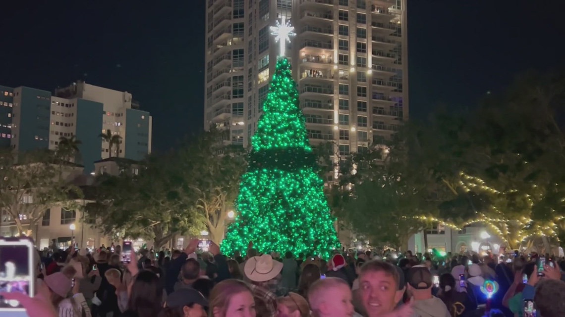 St. Pete hosts 2024 Santa Parade and Tree Lighting event [Video]