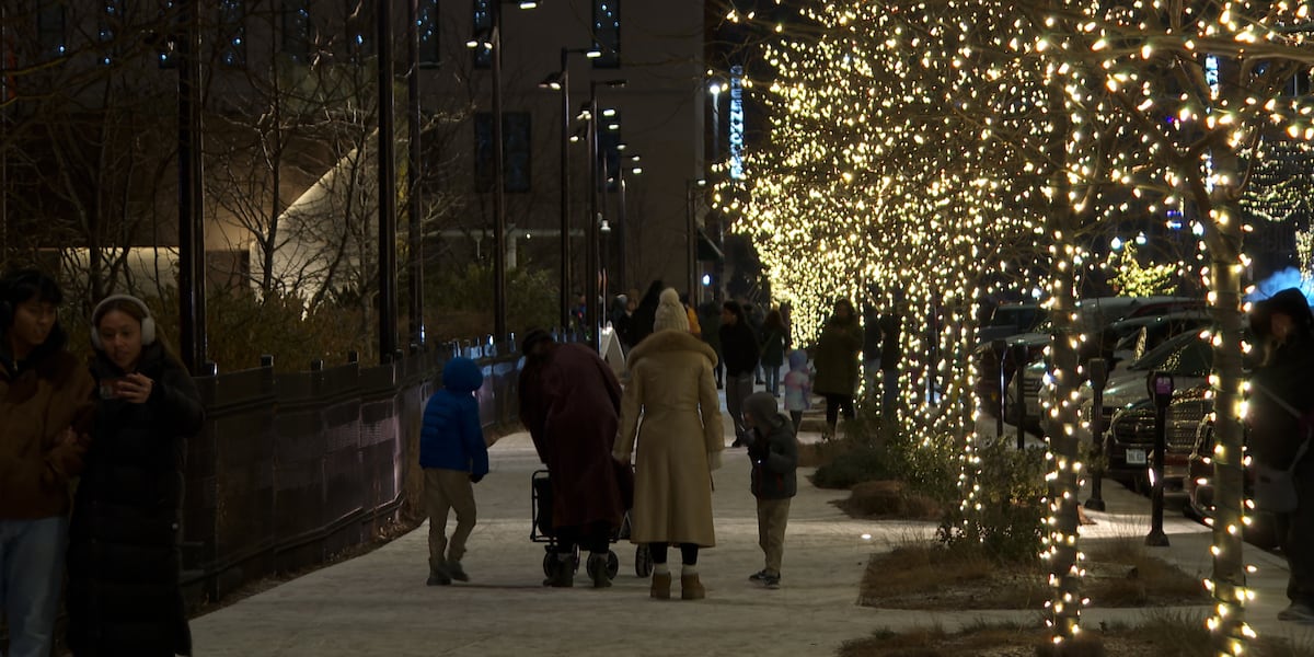 Omahas Holiday Lights Festival celebrates 25th anniversary [Video]