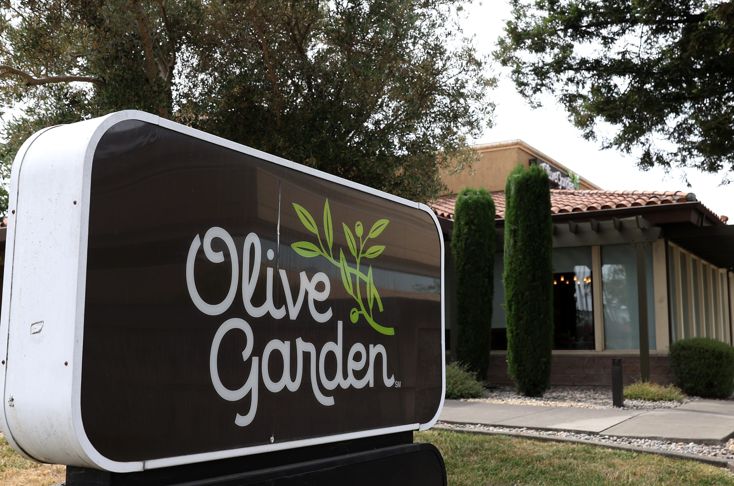 Olive Garden Responds After Customer Finds Letters Printed on Breadstick [Video]