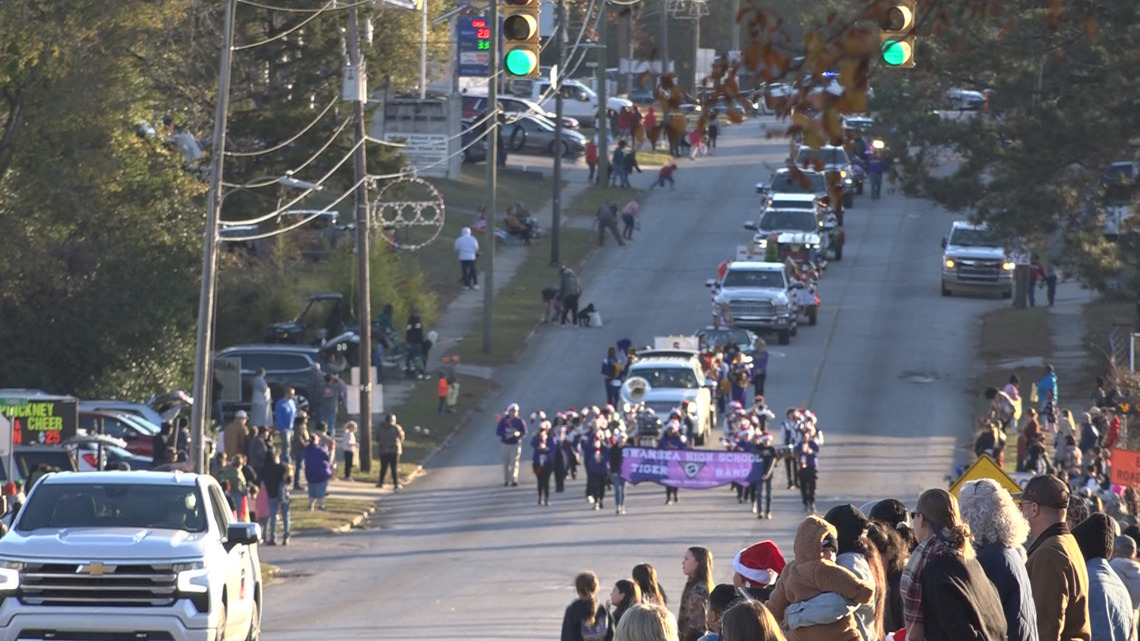 Swansea kicks off holiday season with annual Christmas parade [Video]