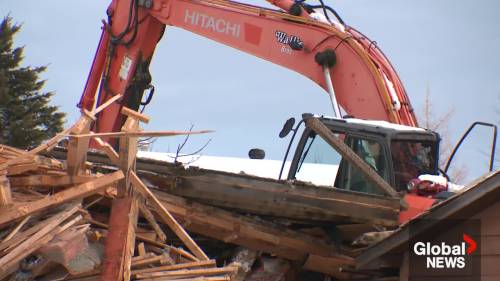 Swan Hills home destroyed in explosion [Video]