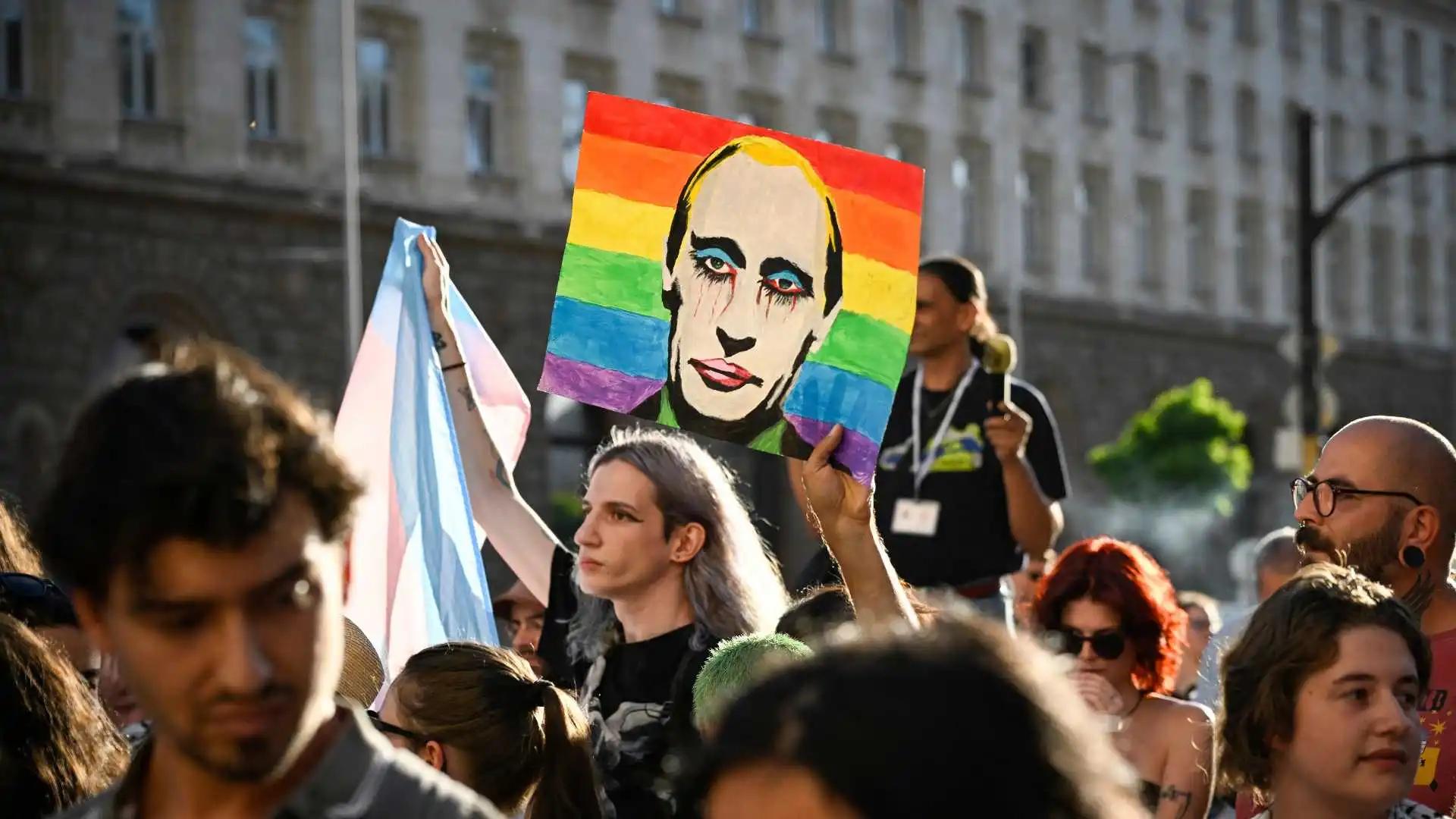 Moscow clubgoers found guilty after Russia LGBTQ+ bar raids [Video]