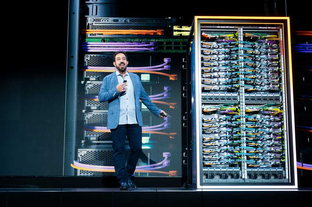 AWS upgrades its 10p10u network to handle massive AI clusters [Video]