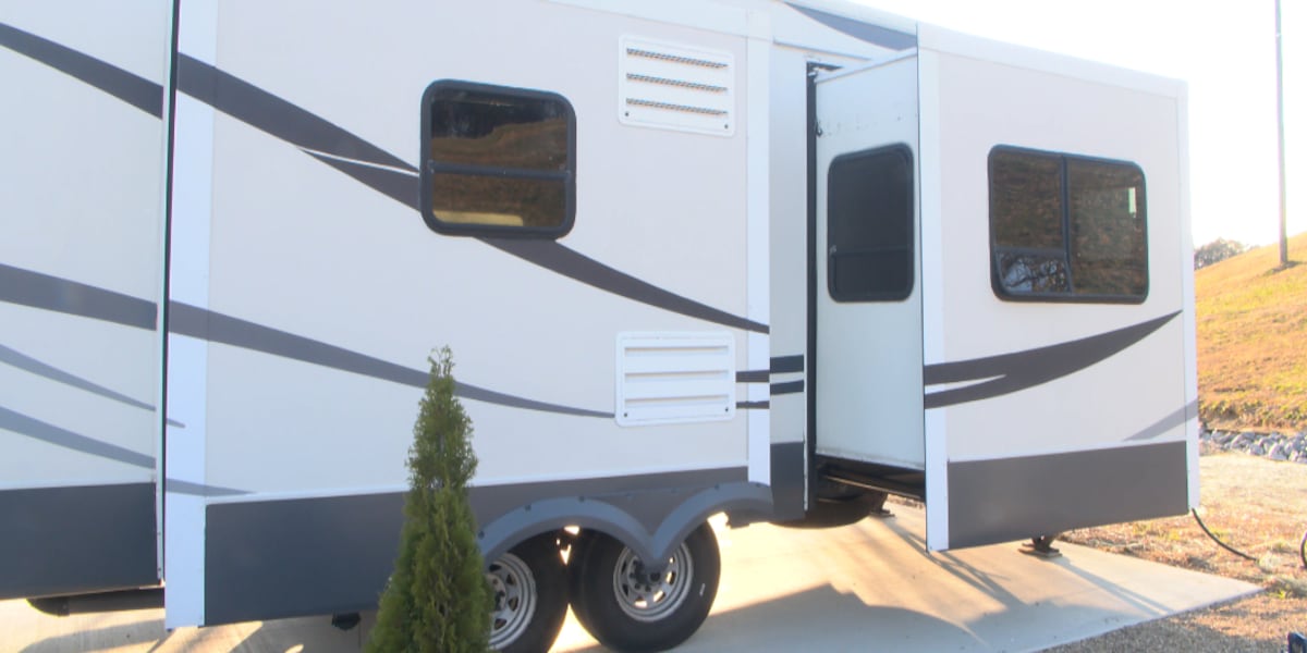 East Tennessee farmer helps donate campers to flood victims [Video]