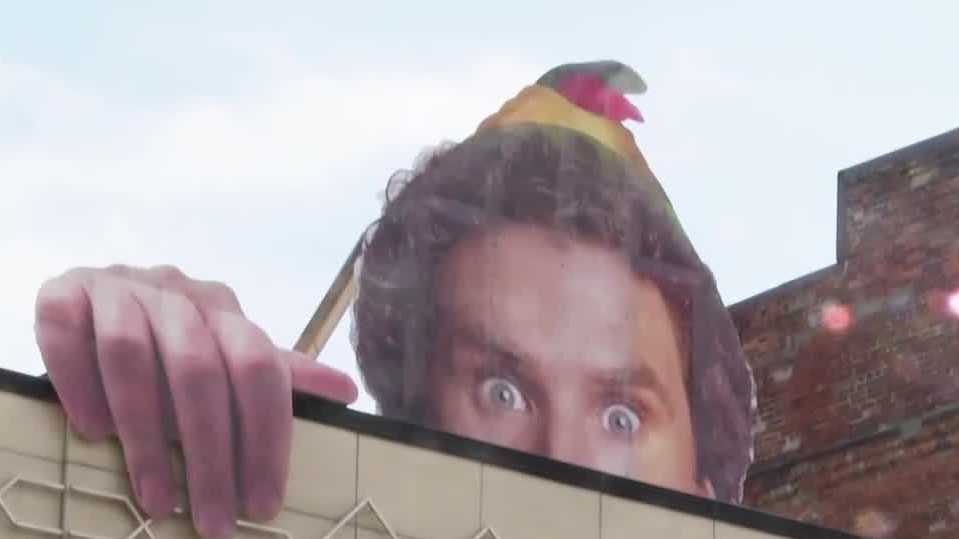 Cutout of Buddy the Elf looms over Wonderfeet Kid’s Museum in Vt [Video]