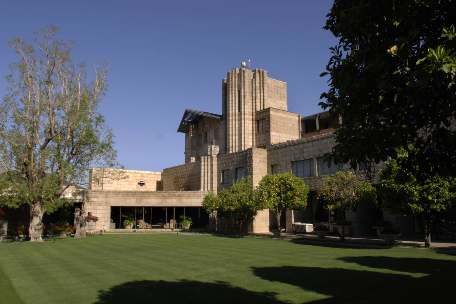 Boy Dies After Statue Falls on Him at Luxury Arizona Resort [Video]