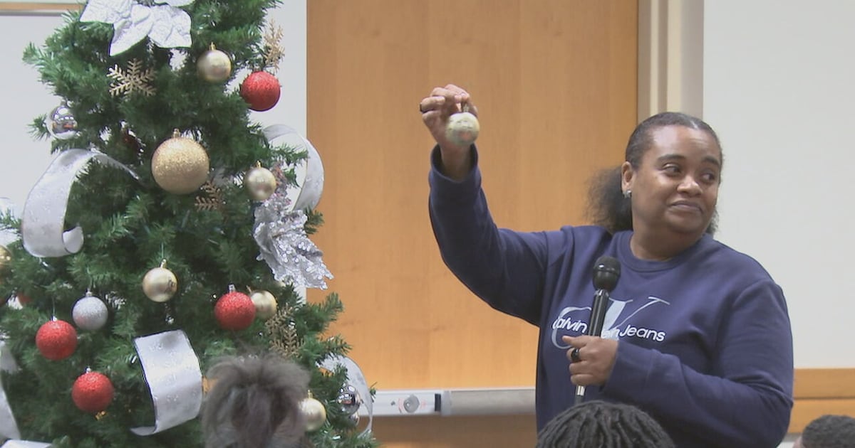 Grieving loved ones find community at CMPD annual tree-lighting ceremony  WSOC TV [Video]