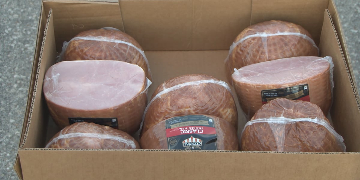 Hy-Vee partners with Coe College to give away holiday hams [Video]