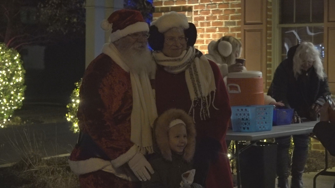 Families brave cold temps during the annual Camp Hill Holiday Evening Stroll [Video]