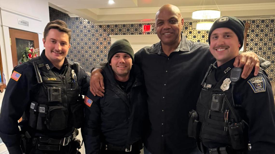 Charles Barkley makes an appearance at Fredonia State [Video]