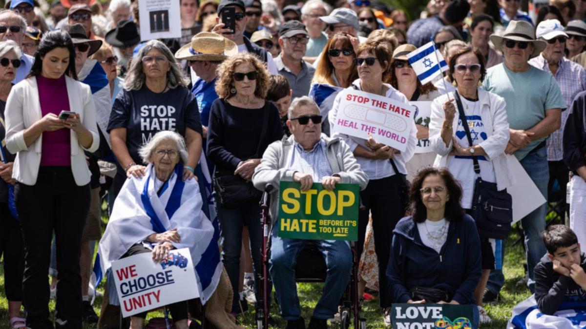 State and federal police will meet to determine whether firebomb attack on Adass Israel Synagogue a terrorism incident [Video]