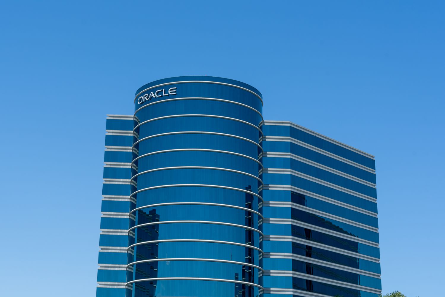 Oracle Stock Slides as Revenue Falls Short of Expectations [Video]