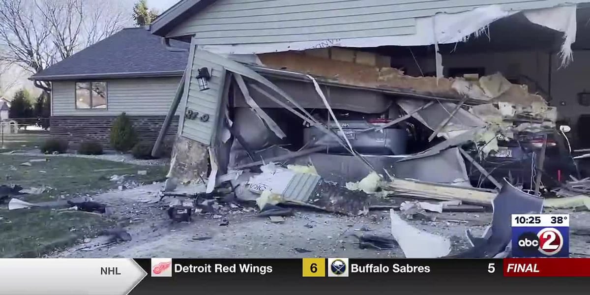 Car crashes into Grand Chute home [Video]