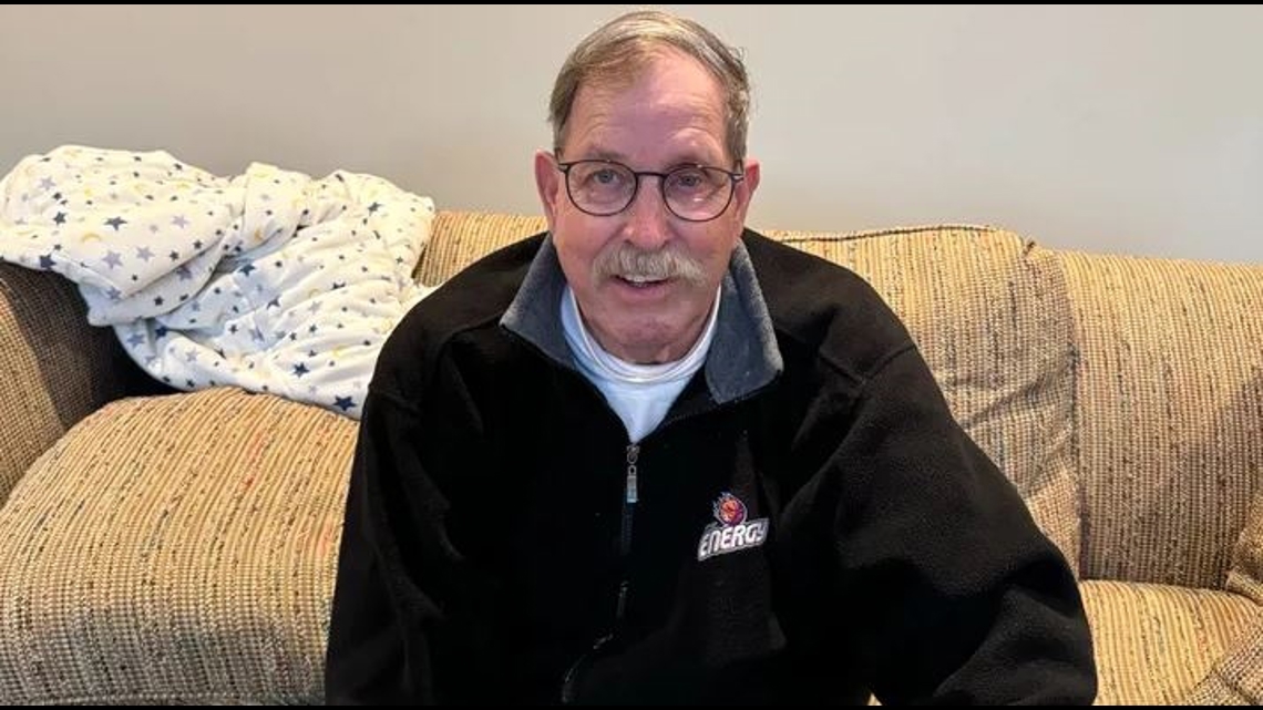 Denny O’Grady, longtime Dowling Catholic sports announcer, dies at 76 [Video]