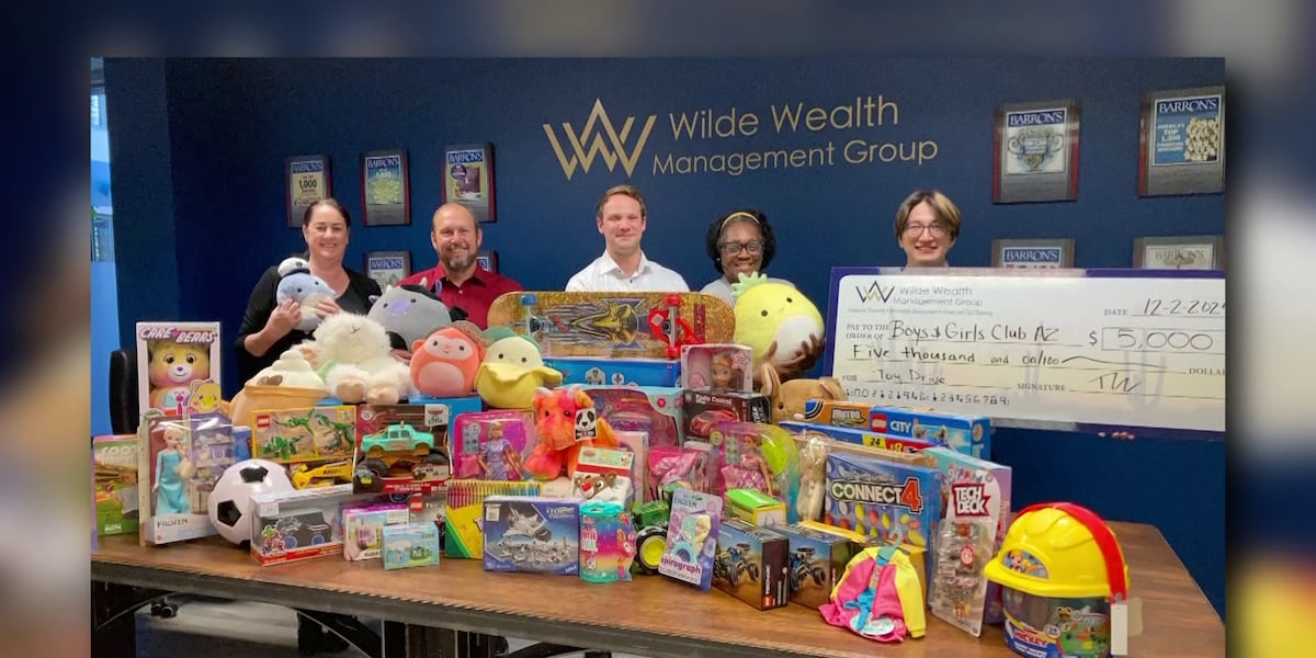 Scottsdale finance firm employees donate 350 toys to Phoenix area nonprofit [Video]