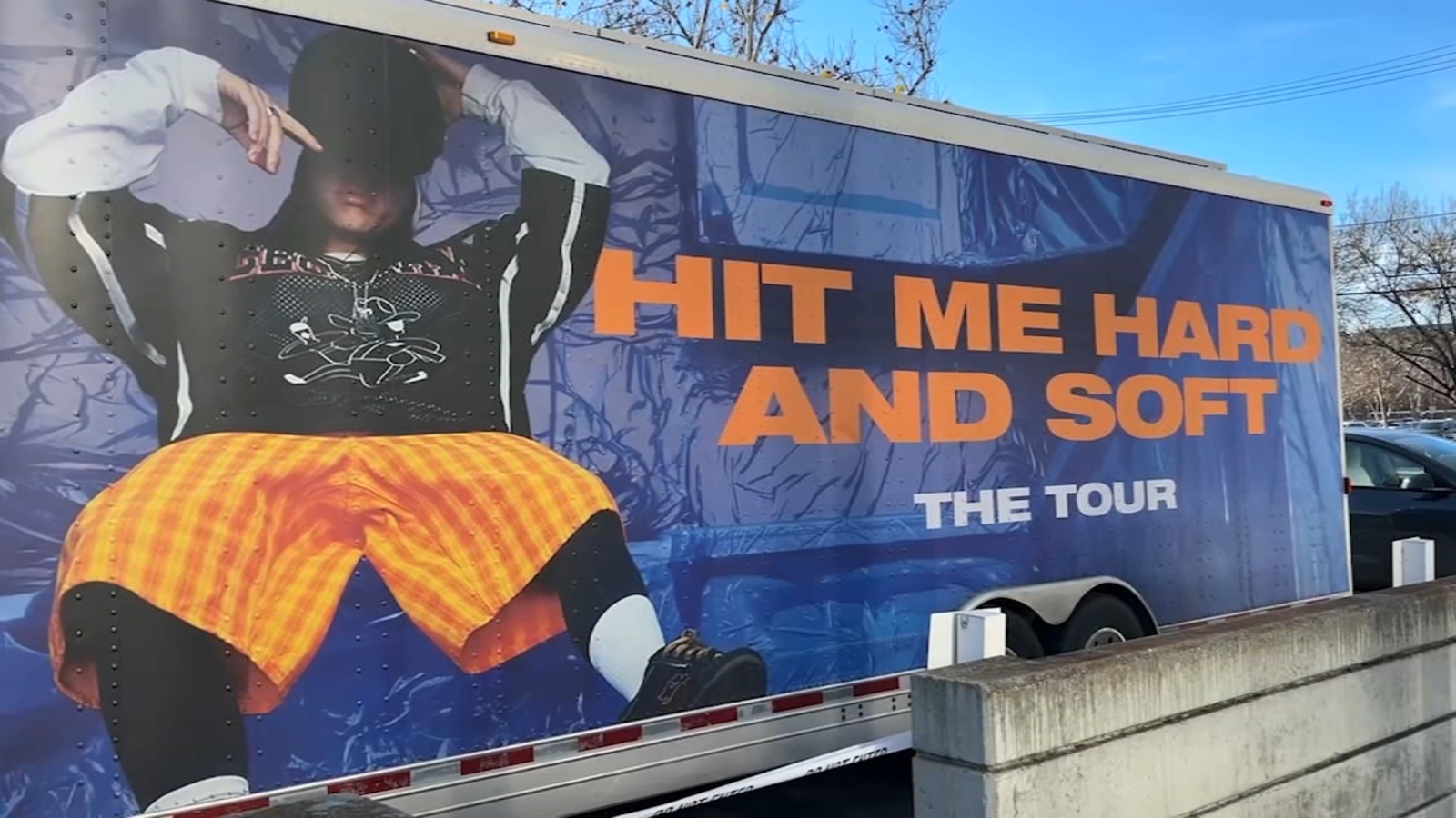 Billie Eilish fans camp outside of San Jose’s SAP Center ahead of highly-anticipated performance [Video]