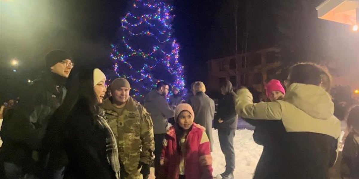 Christmas arrives at JBER with annual tree-lighting [Video]