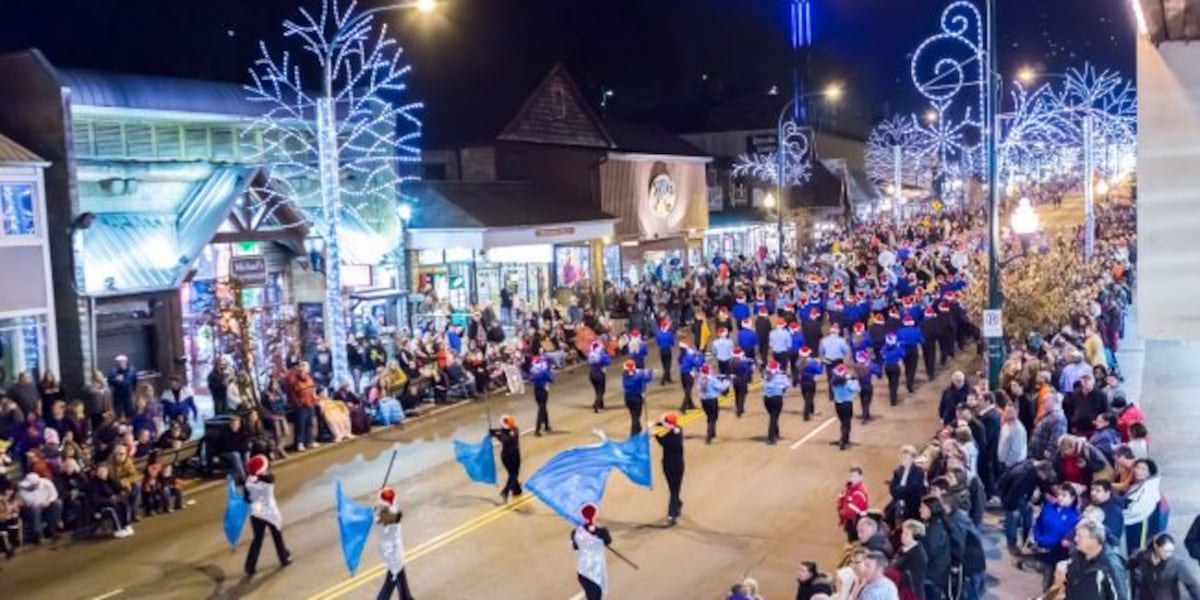 Thousands fill up Gatlinburg for the Fantasy of Lights Christmas Parade [Video]