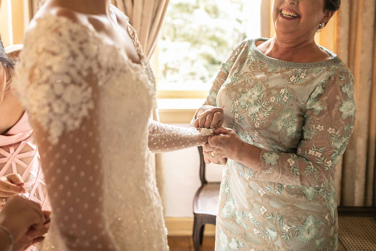 Bride’s Mother Buys Her Wedding Dress That She Has Never Seen [Video]