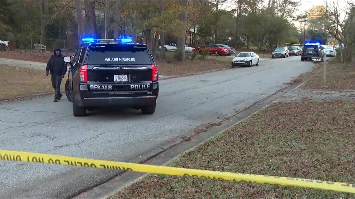 Police on Hallwood Court in Lithonia | What we know [Video]