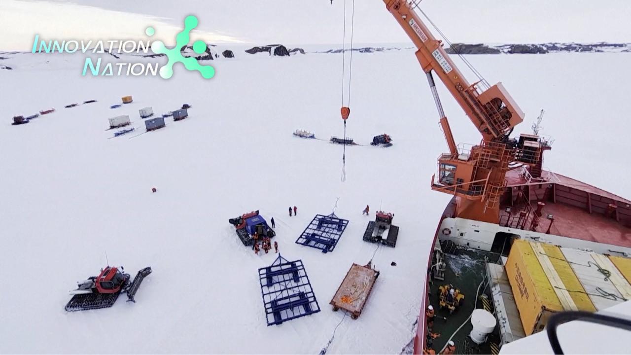 Chinese icebreakers unload supplies for research base in Antarctica [Video]