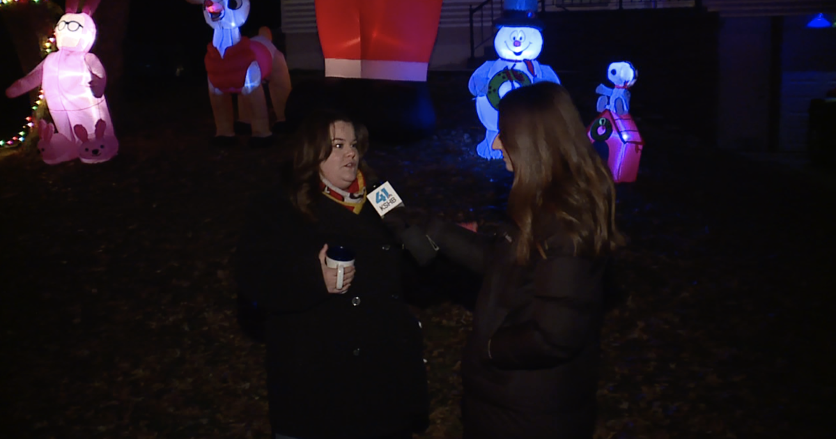 Blue Springs neighborhood spreads holiday cheer with inflatables [Video]