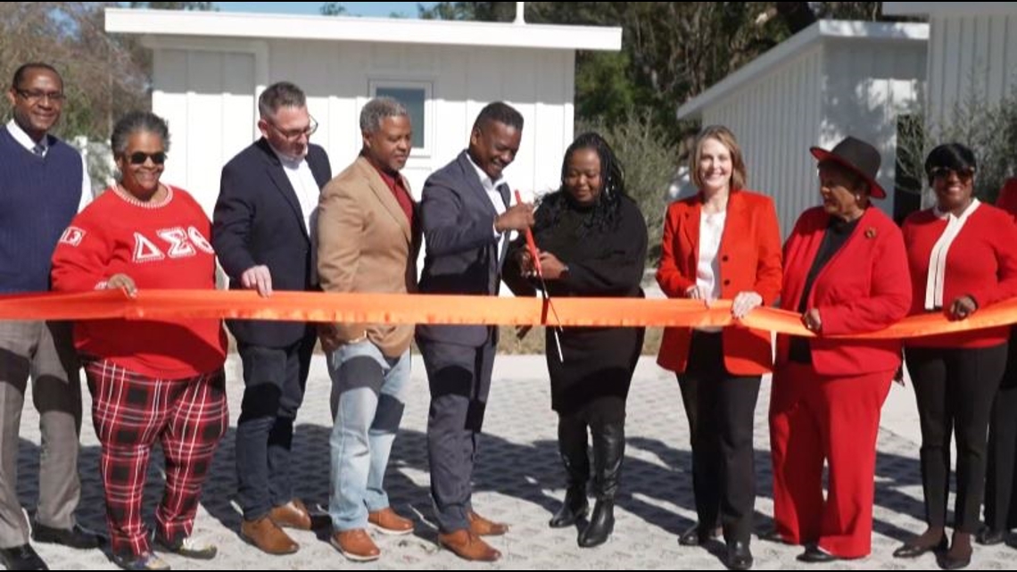 New tiny home village unveiled in Tampa will house homeless veterans [Video]