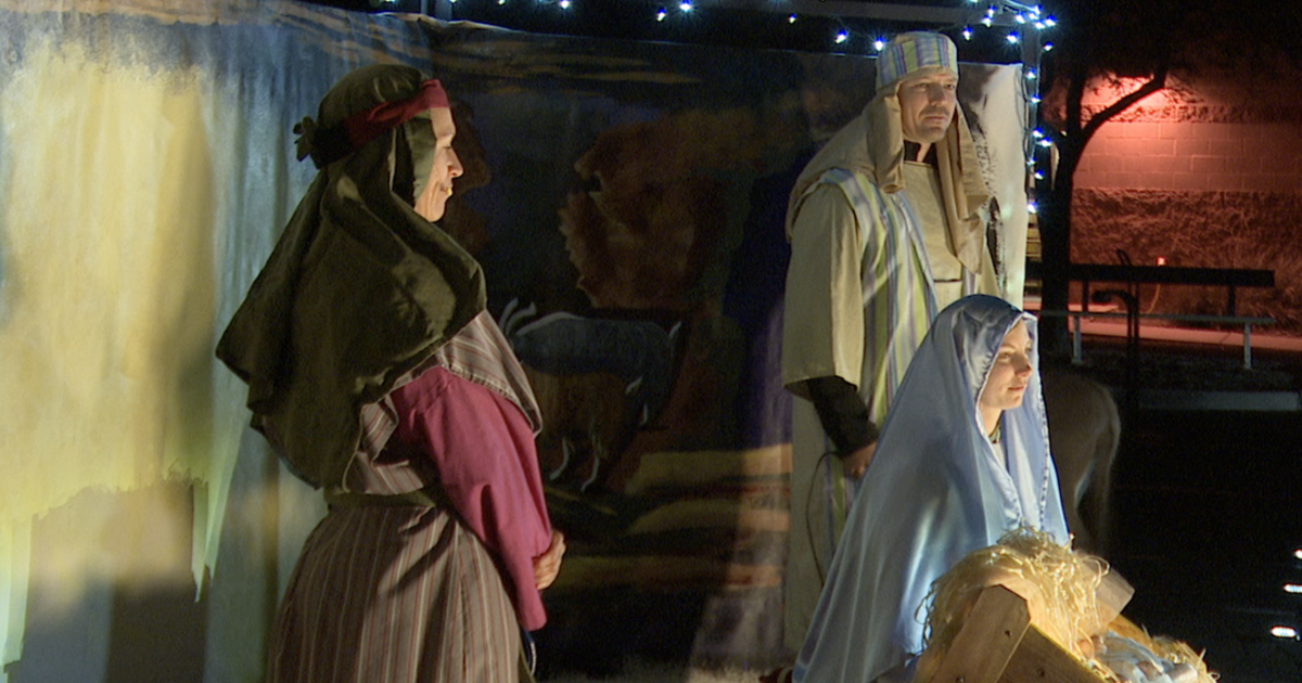 Redeemer Lutheran Church hosts drive-thru live nativity in Marana [Video]