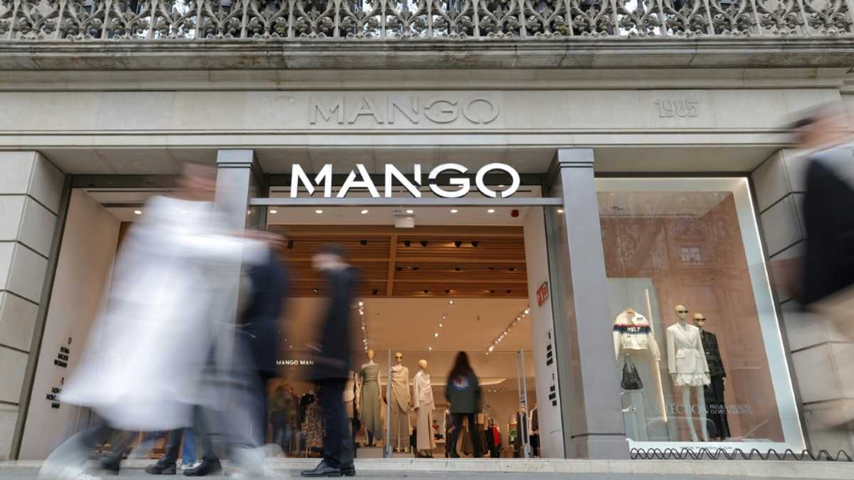 Founder of Spain’s Mango clothing chain dies in accident [Video]