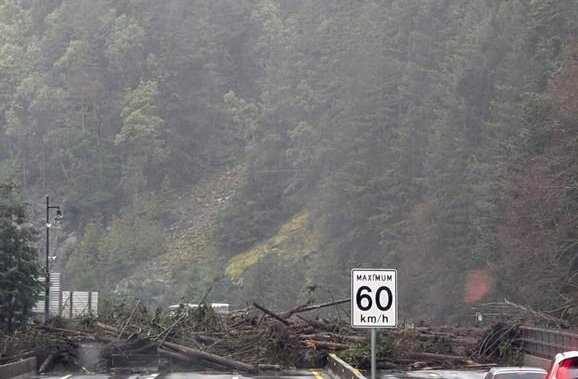 Sea to Sky Highway reopened after mudslide – BC [Video]