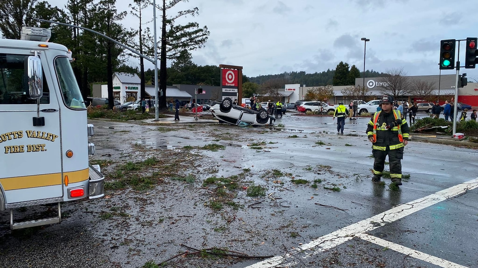 Apparent tornado in California flips cars, sends several to hospital [Video]