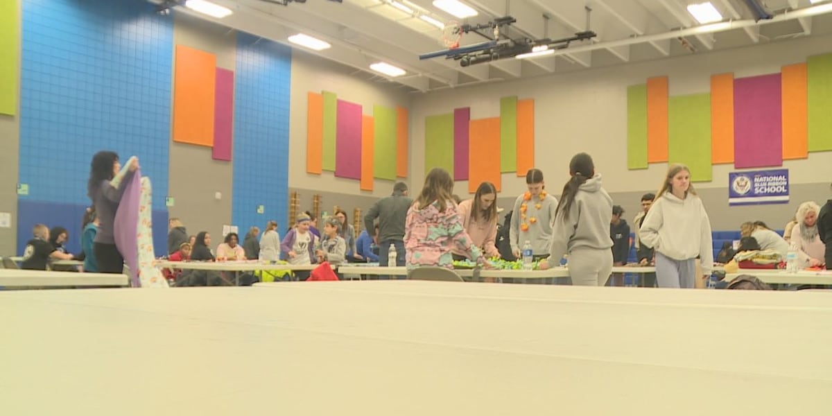 Project Warm-Up volunteers make blankets at Sioux Falls elementary school [Video]