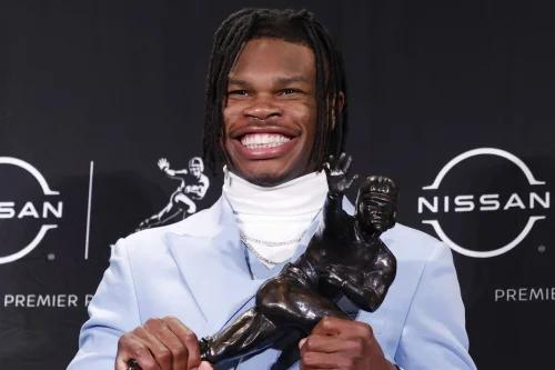 Colorado two-way superstar Travis Hunter wins Heisman Trophy [Video]