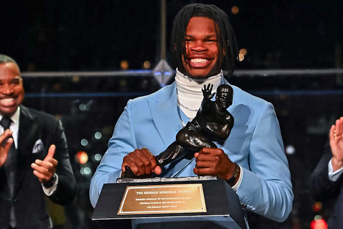 Colorado two-way star Travis Hunter wins Heisman Trophy as college football’s top player [Video]