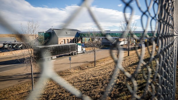 Alberta’s border crackdown draws support and criticism from experts, rural leaders [Video]