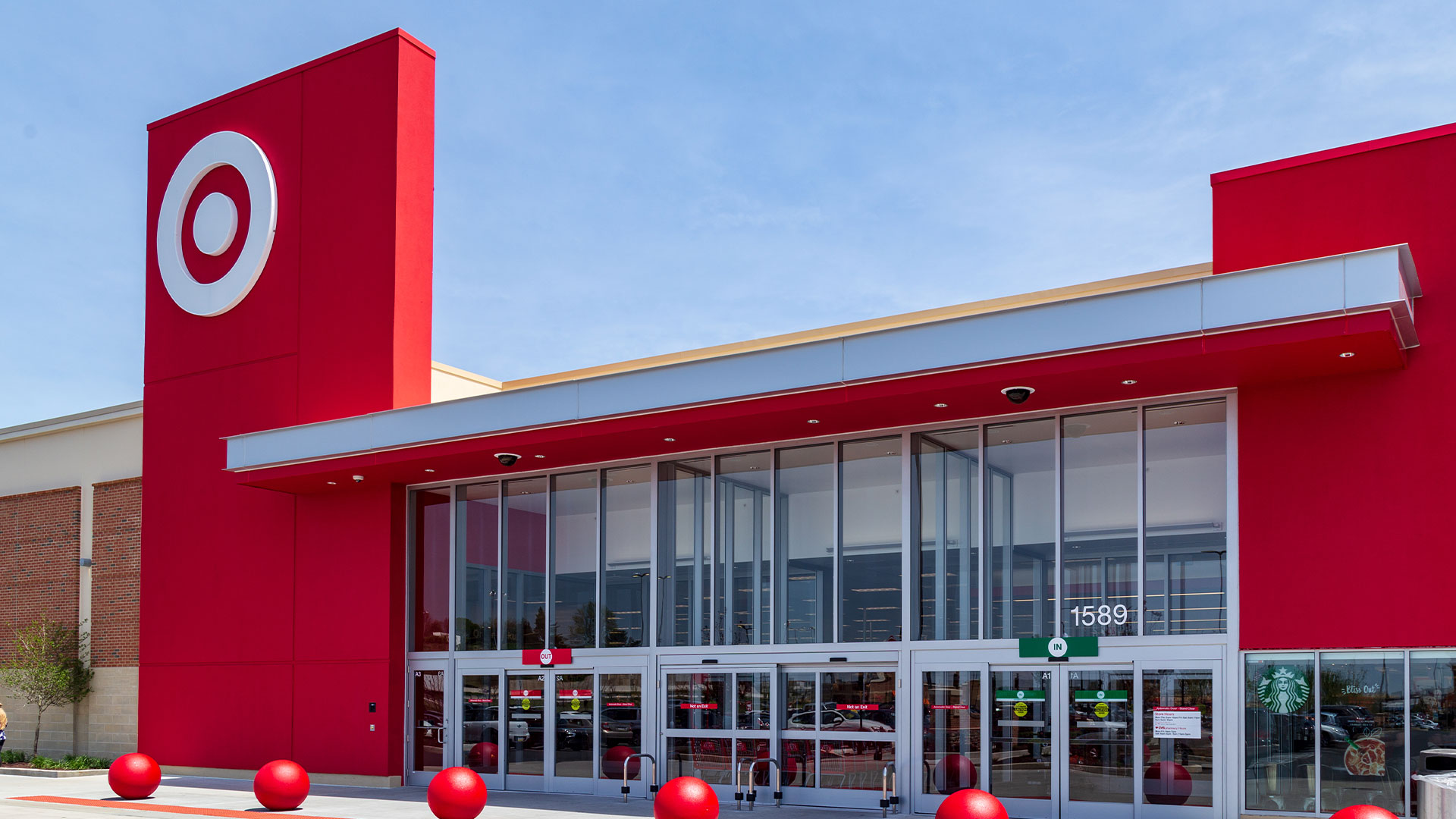 Target promises investigation as shopper ‘forced’ to use self-checkout but couldn’t pay after scanning due to policy [Video]