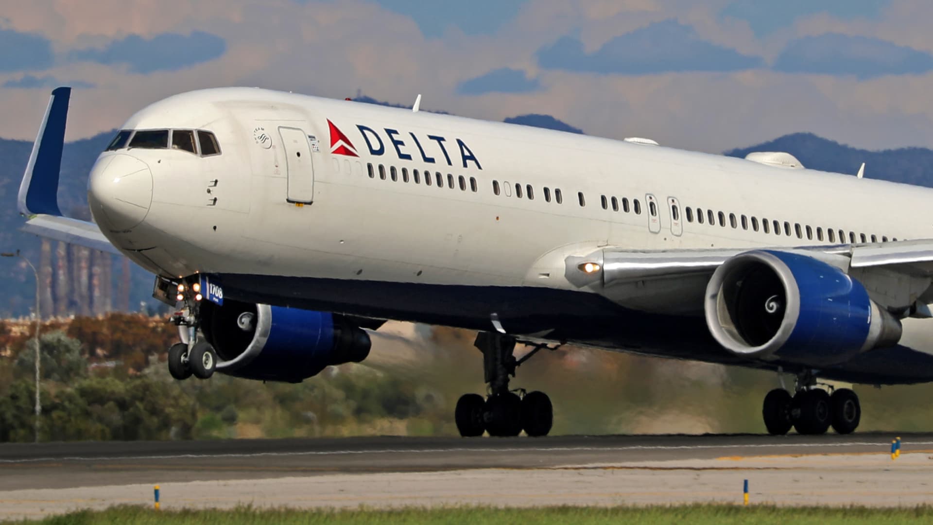 CrowdStrike moves to dismiss Delta suit, citing contract terms [Video]