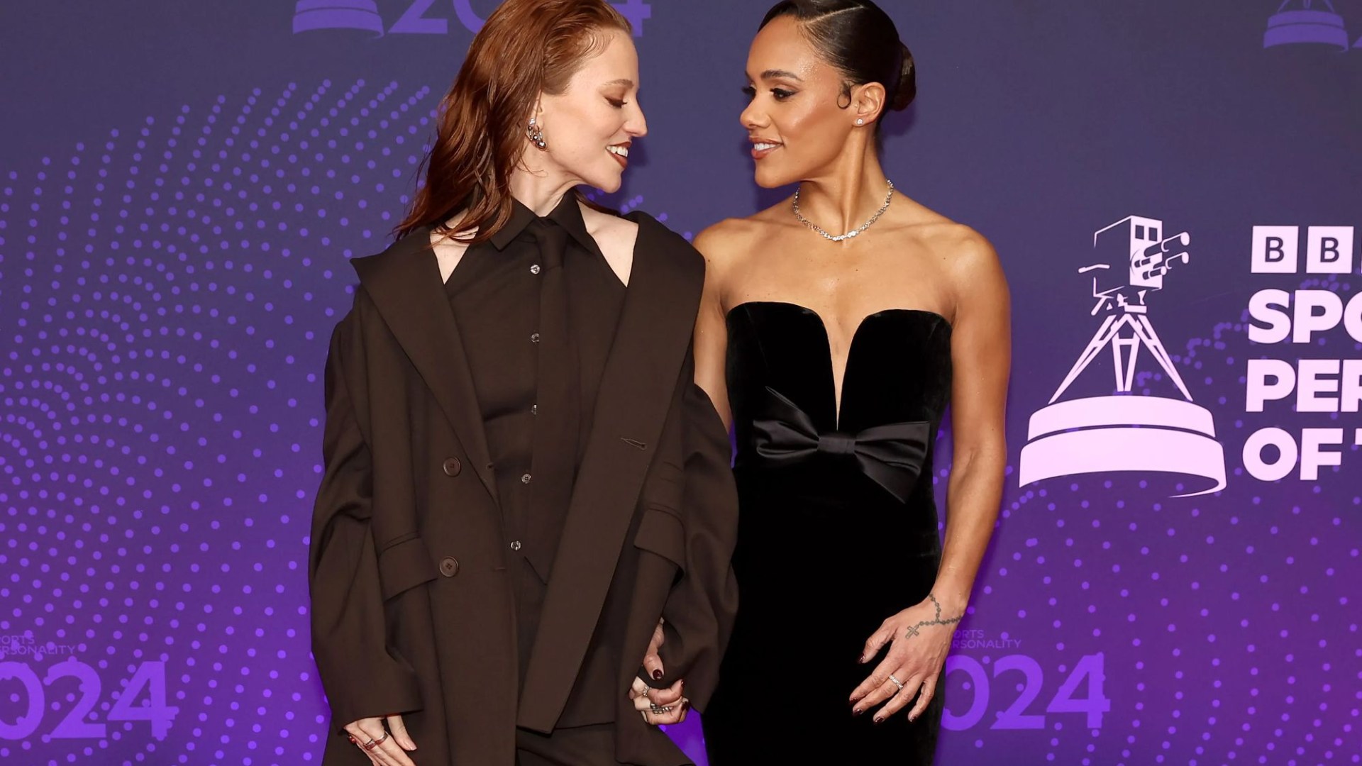 Alex Scott gets some help fixing stunning strapless dress from partner Jess Glynne on SPOTY red carpet [Video]