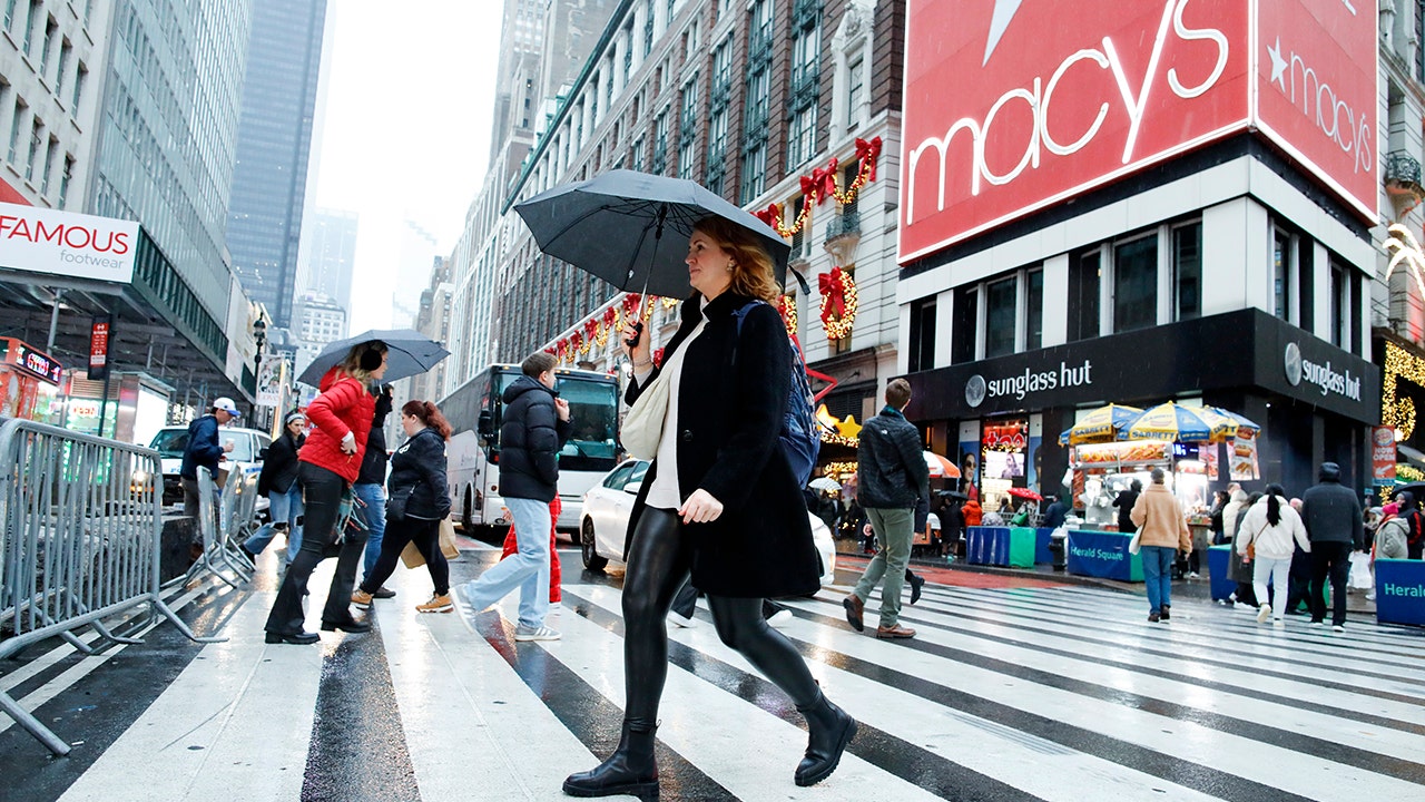 How Macys can turn around its business as department store struggles [Video]