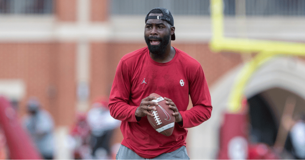 Kentucky officially announces LDamian Washington as new wide receivers coach [Video]