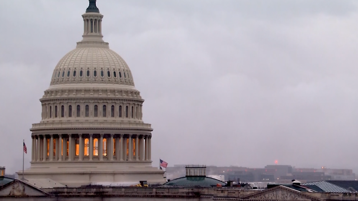 Lawmakers rush to avert government shutdown before holidays [Video]